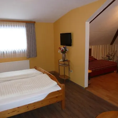 Rheingoldschaenke 招待所 2*